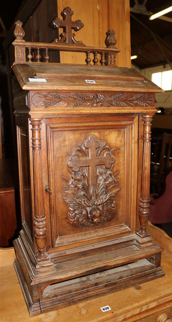 19th French carved walnut prie dieu